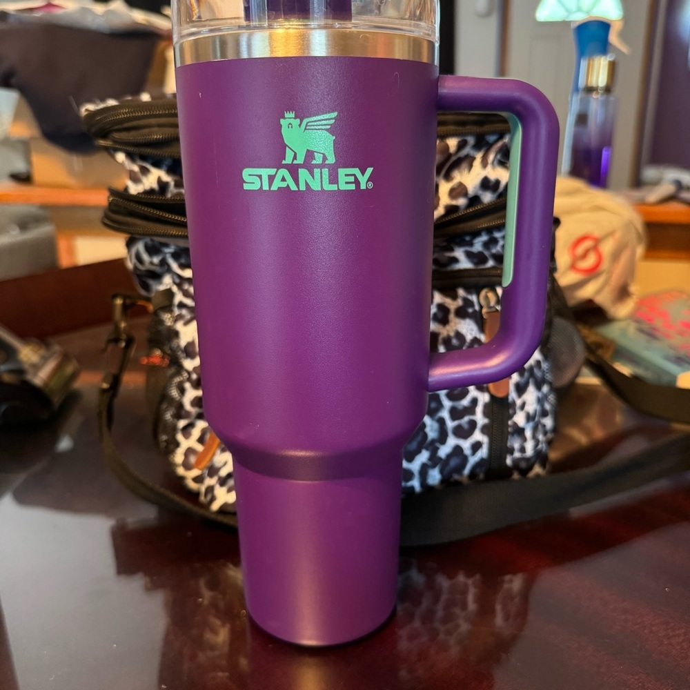 Deep Purple 40oz Stanley